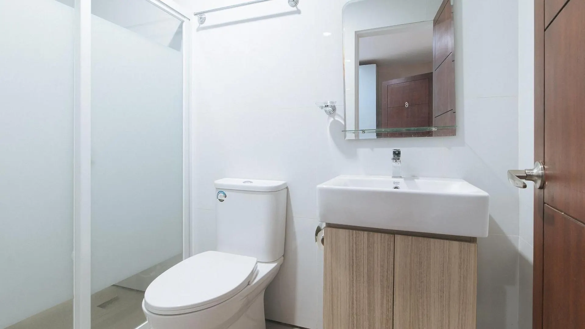 Reddoorz At Happy Stay Apartelle داويس بيت ريفي