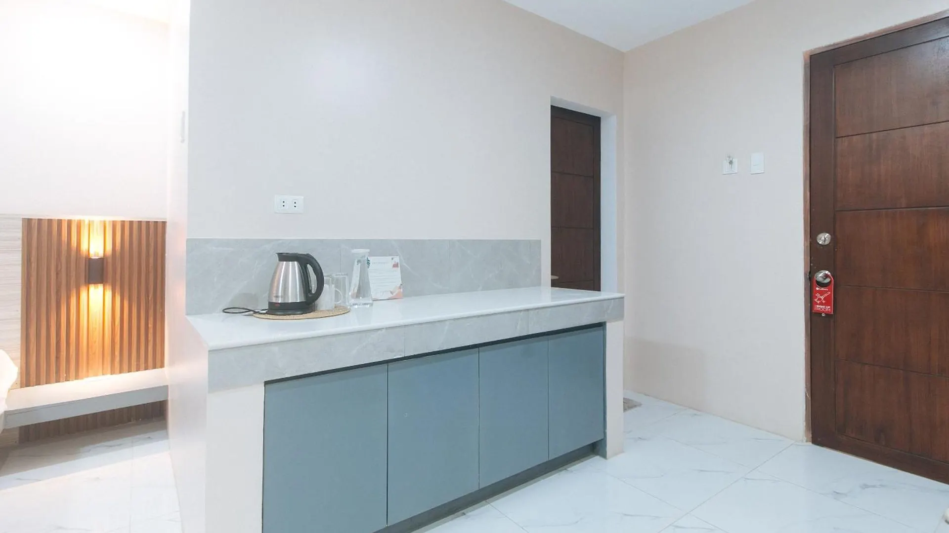 Reddoorz At Happy Stay Apartelle داويس 0*,  الفلبين