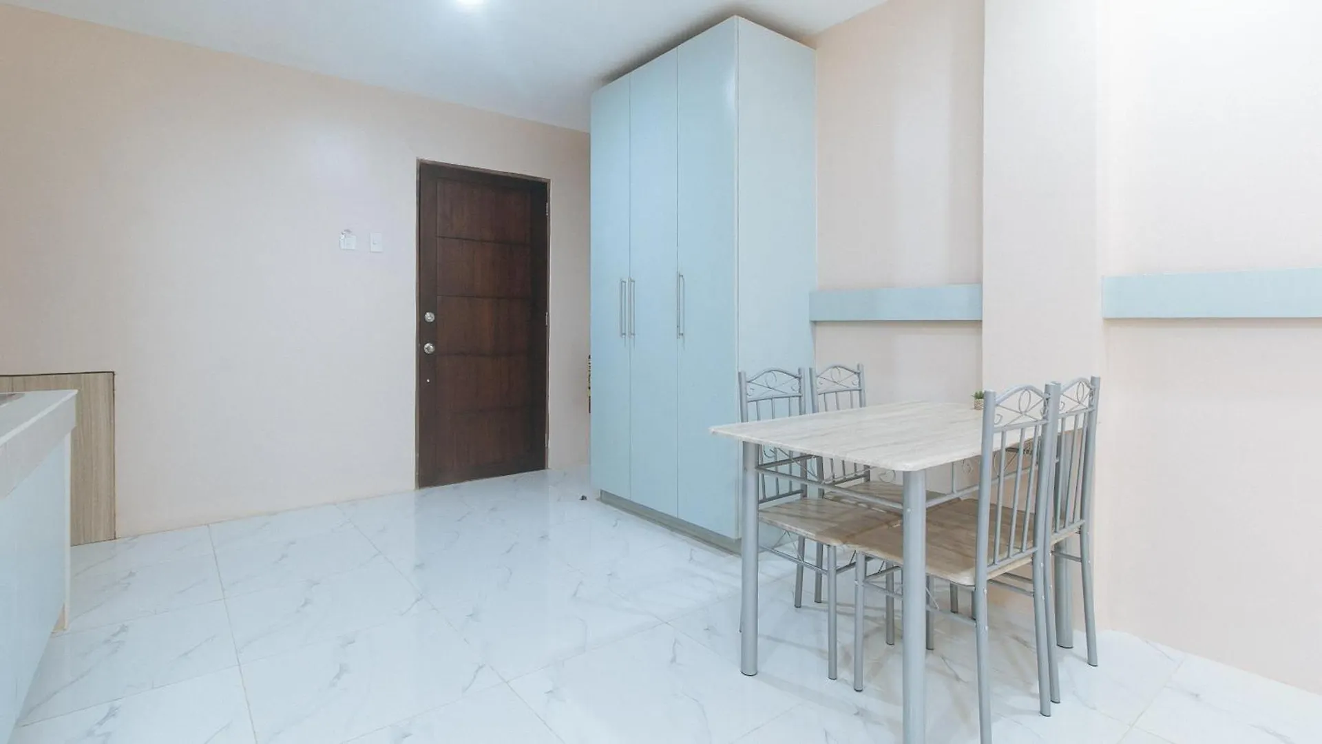 Reddoorz At Happy Stay Apartelle داويس 0*,  الفلبين