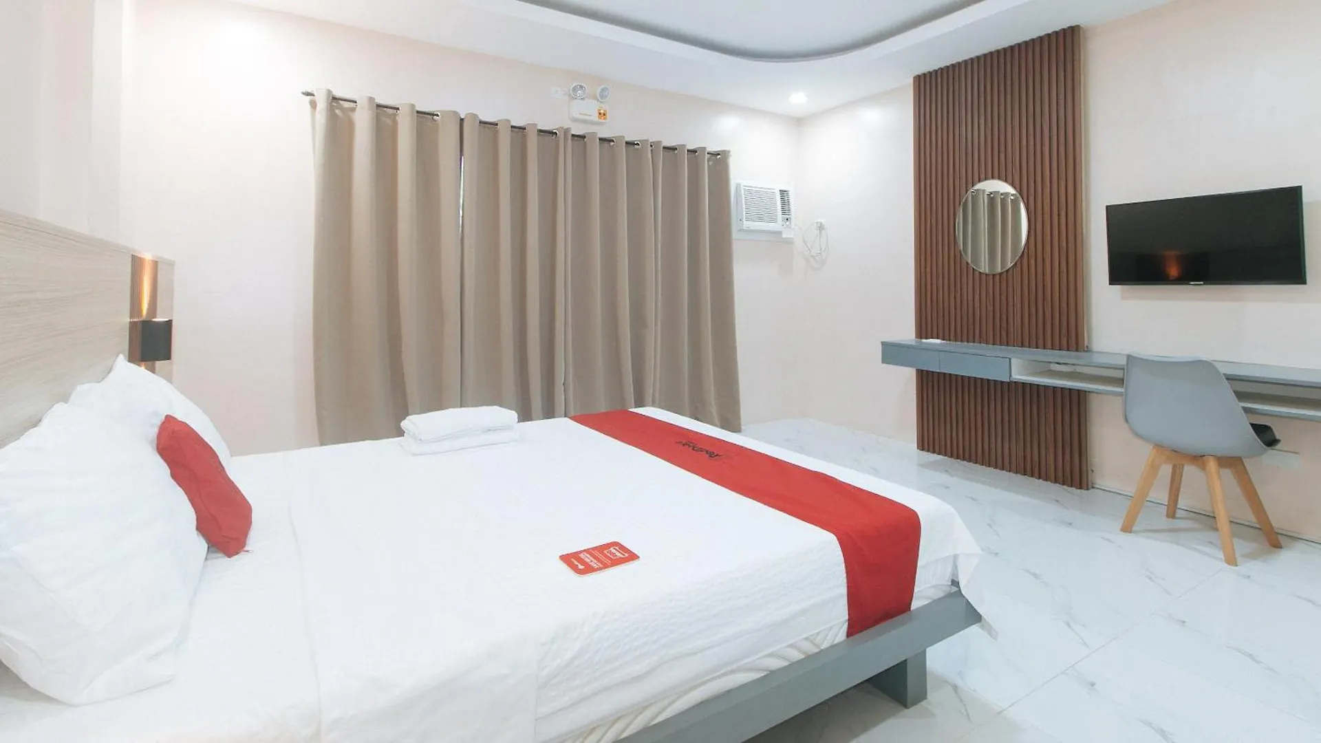 Reddoorz At Happy Stay Apartelle داويس بيت ريفي