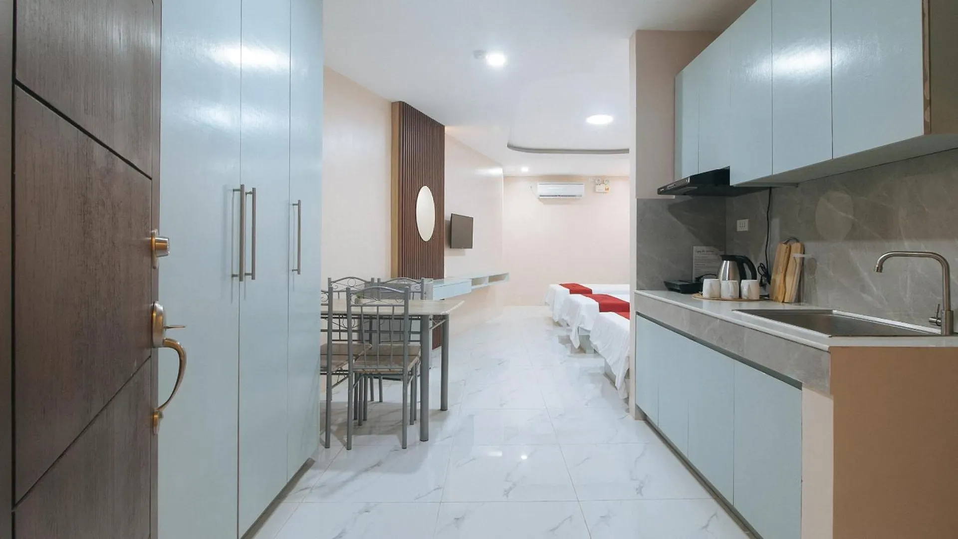 بيت ريفي Reddoorz At Happy Stay Apartelle داويس