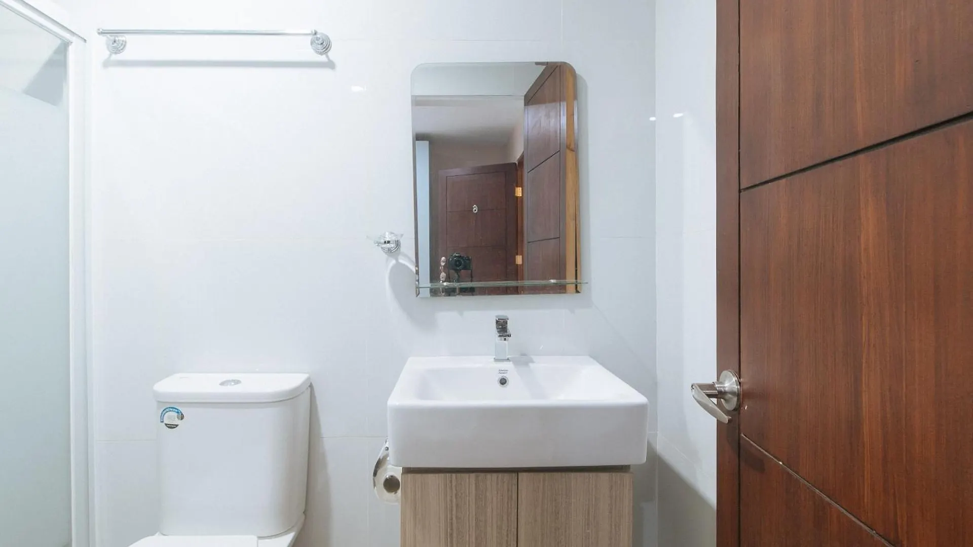 Reddoorz At Happy Stay Apartelle 道伊斯