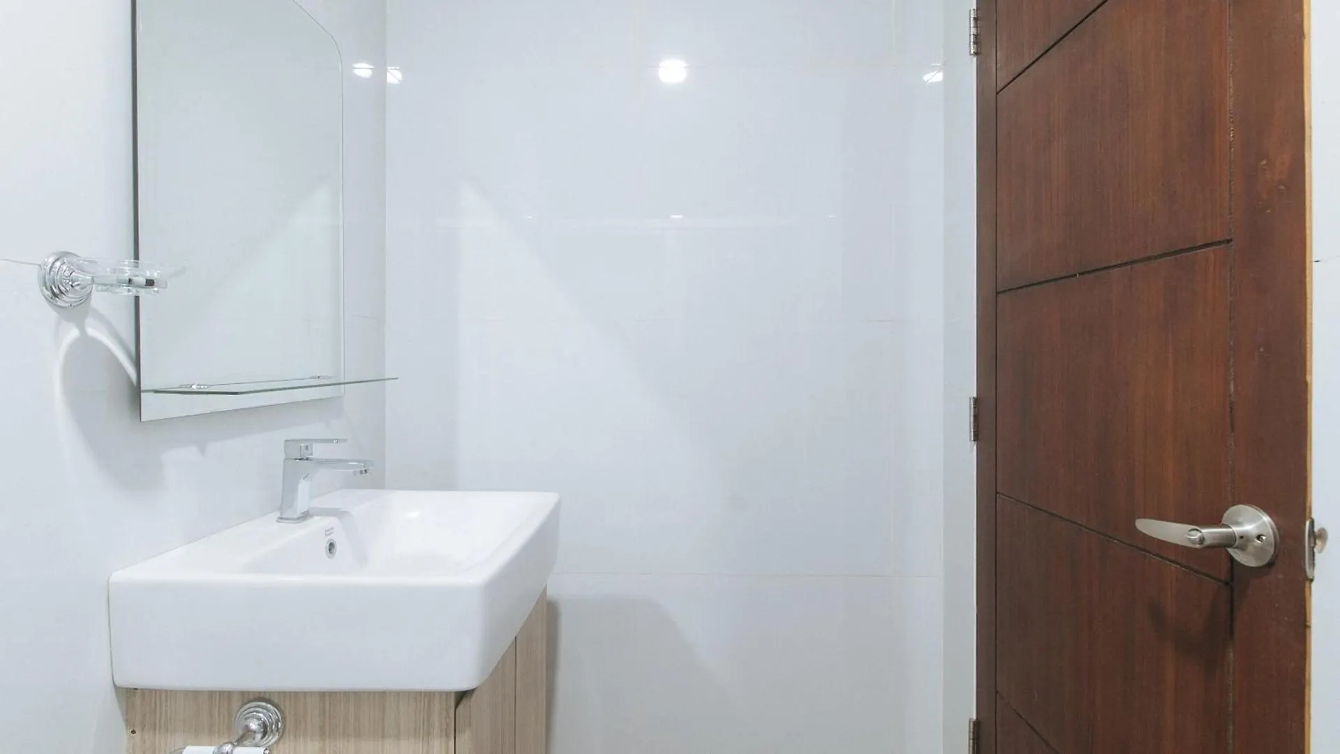 Reddoorz At Happy Stay Apartelle 道伊斯 0*,  菲律宾