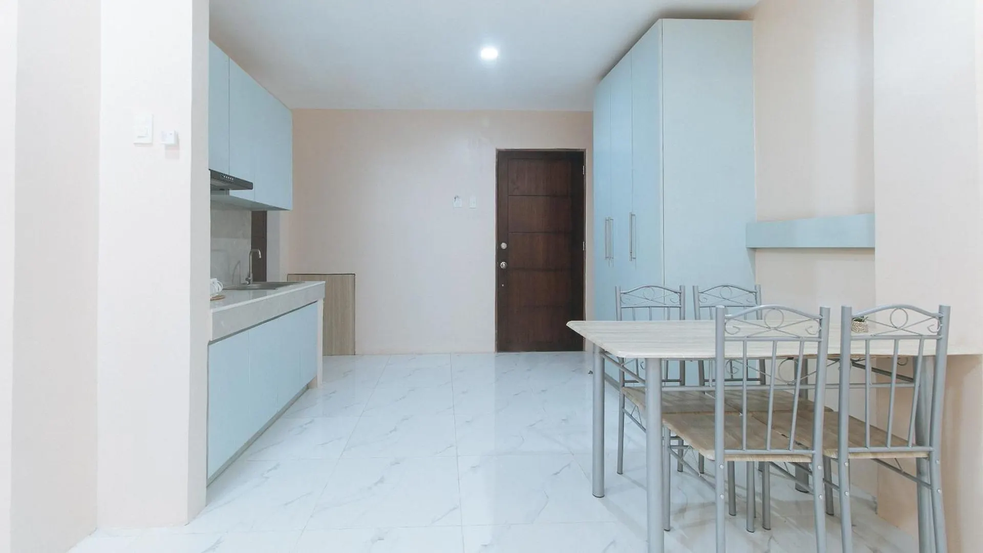 Reddoorz At Happy Stay Apartelle 道伊斯