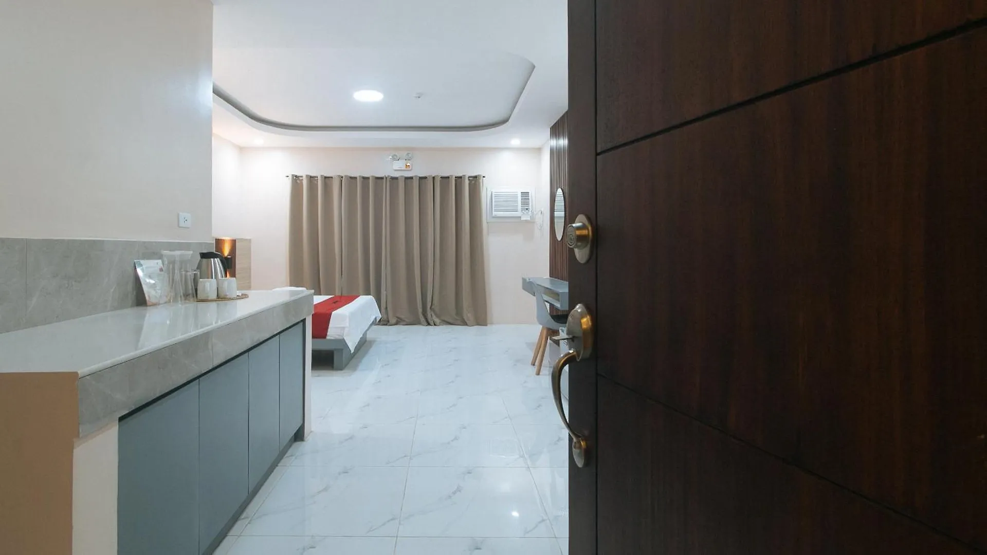 Reddoorz At Happy Stay Apartelle 道伊斯 宾馆