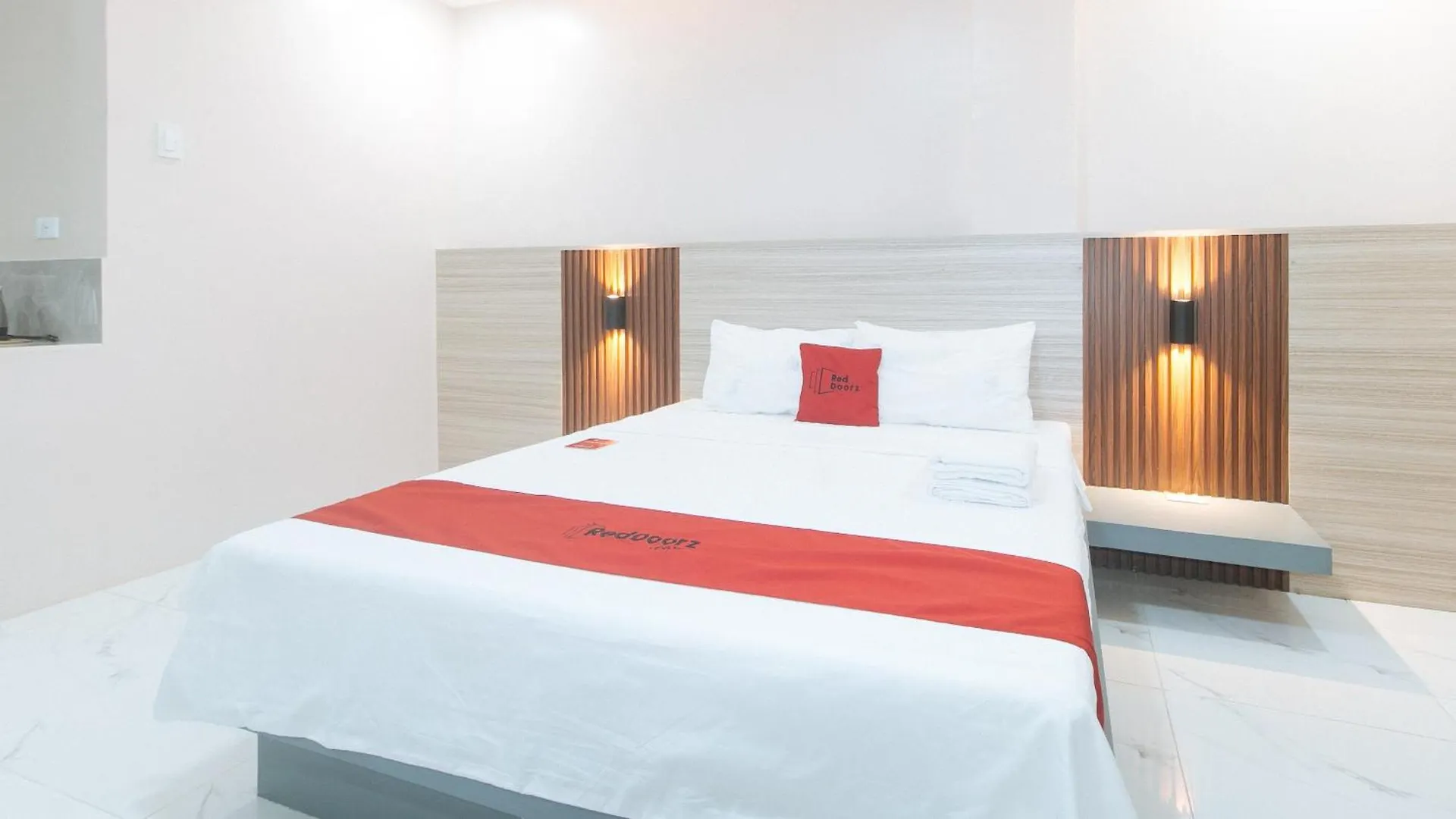 Reddoorz At Happy Stay Apartelle 道伊斯 宾馆
