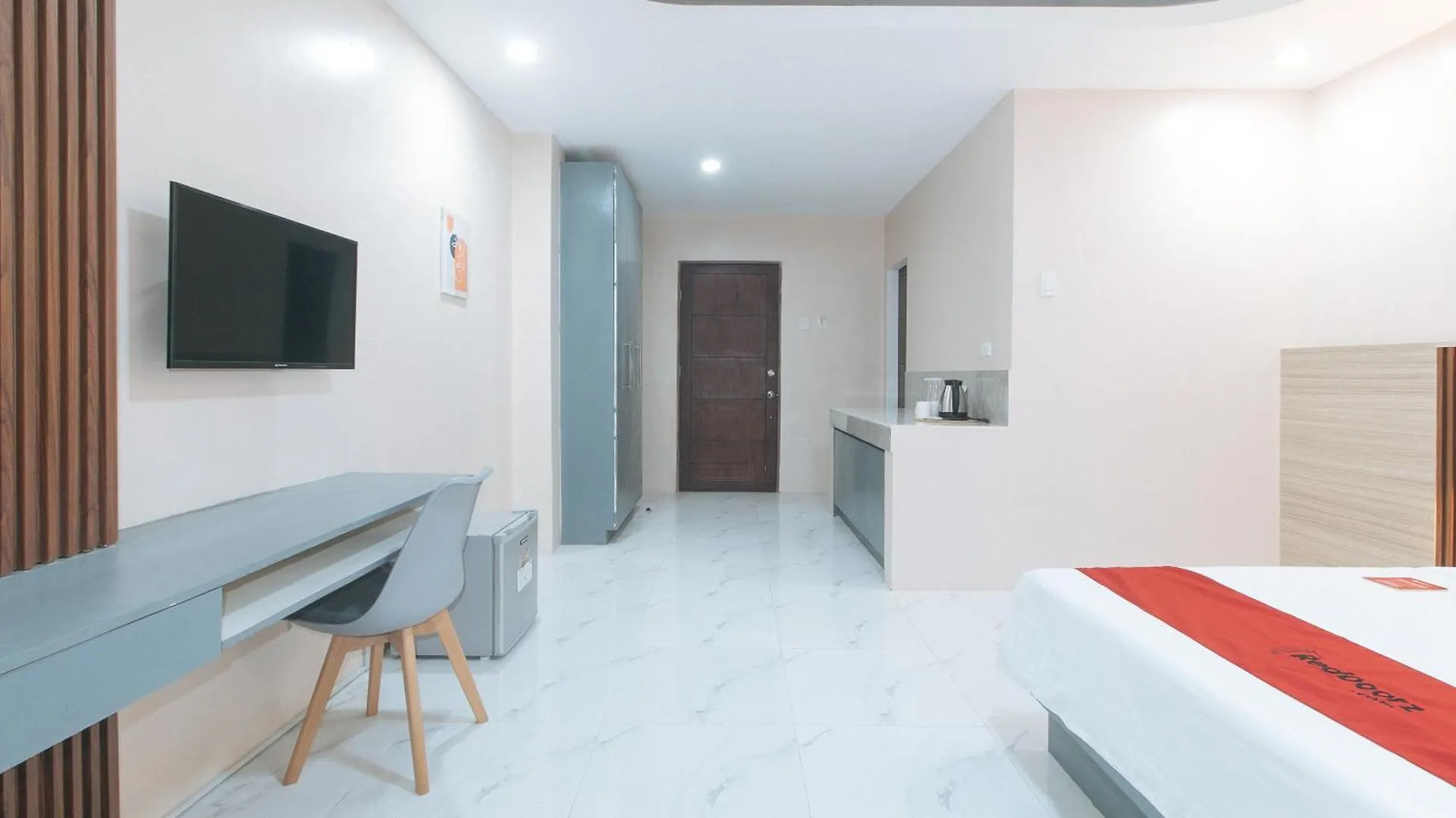 宾馆 Reddoorz At Happy Stay Apartelle 道伊斯 菲律宾