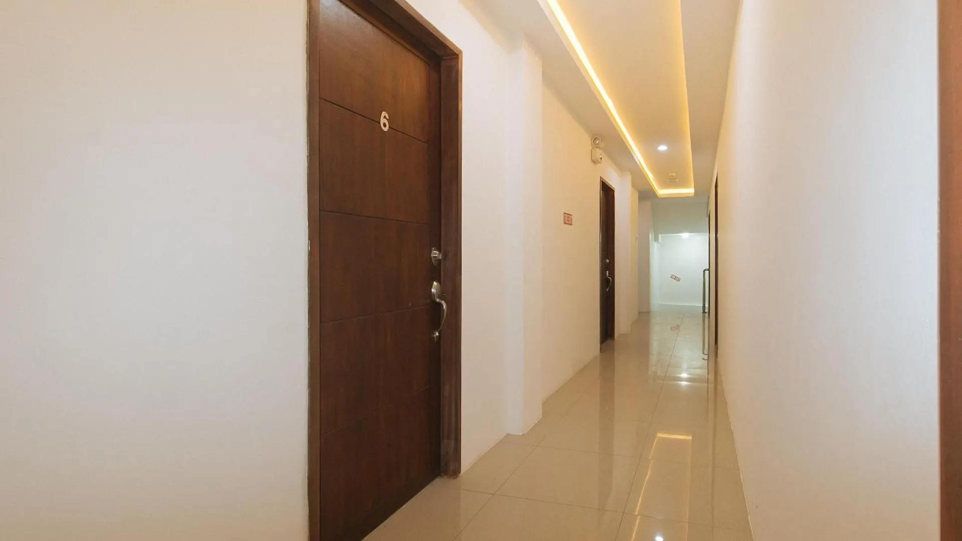 Reddoorz At Happy Stay Apartelle 道伊斯 0*,  菲律宾